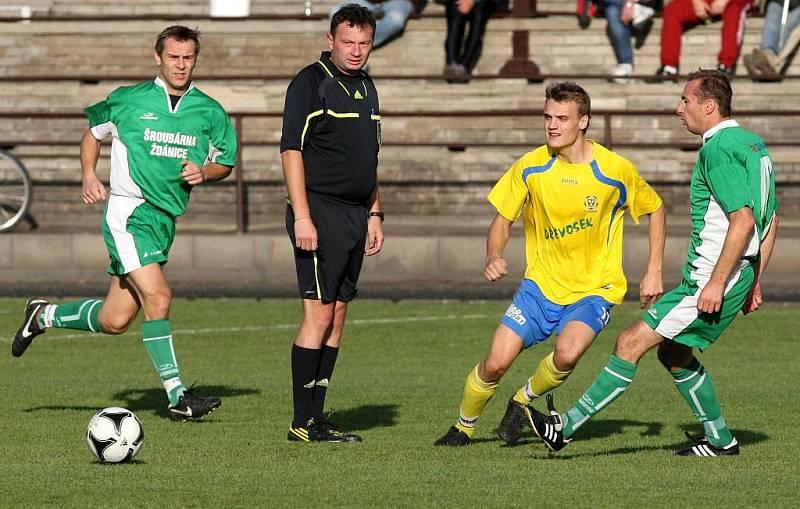 Fotbalisté Ivančic (žlutý dres) vs. Bzenec.