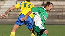 Fotbalisté Ivančic (žlutý dres) vs. Bzenec.