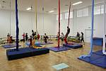 Vzhůru nohama strávili téměř celé sobotní dopoledne účastníci akrobatického kurzu v cirkusové hale LeGrando v brněnských Kohoutovicích.
