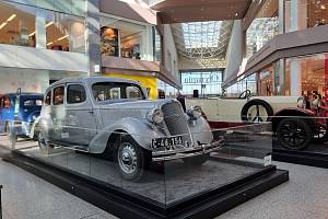 Desítkami historických aut značky Škoda se lze od čtvrtka kochat v obchodním centru Olympia v Brně. K vidění je třiadvacet aut, pět motocyklů a jízdní kolo.