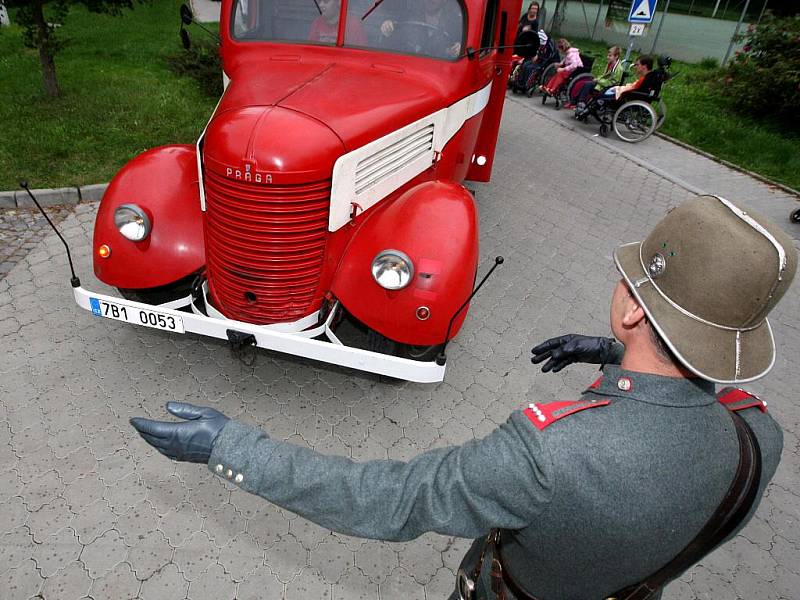 Historická auta v areálu brněnské Kociánky.