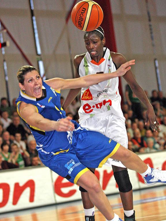 Finále basketbalové ligy žen mezi Gambrinus Brno a USK Praha.