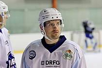 Hokejisté Komety se v úterý sešli k prvnímu tréninku na ledě před novou sezonu, nechyběla ani letní posila Jakub Flek.