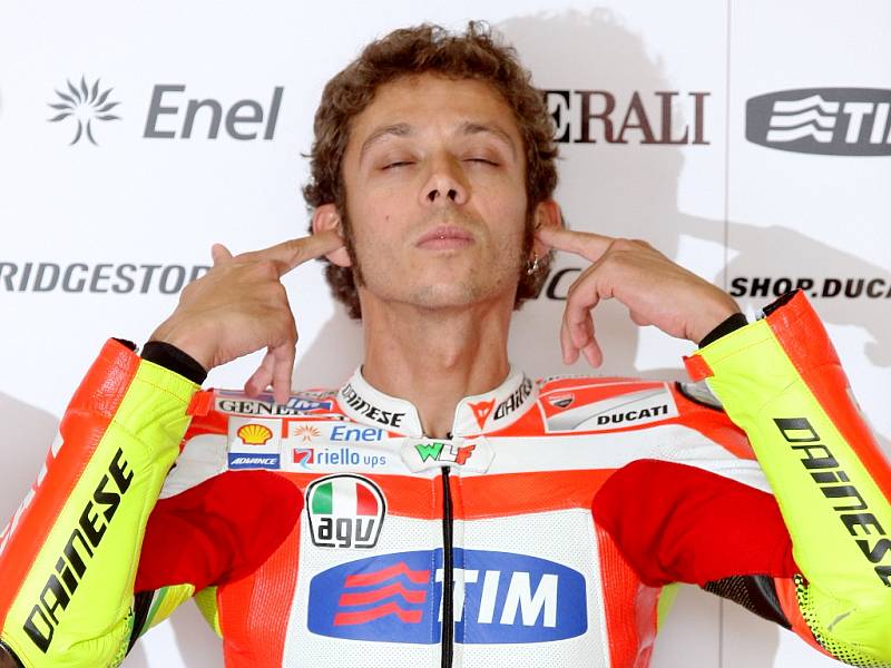 Jezdec kategorie MotoGP Valentino Rossi ve volném tréninku.