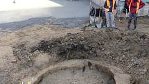 Archeologové ze společnosti Archaia objevili ve Štefánikově ulici zbytky pravěkého pohřebiště.