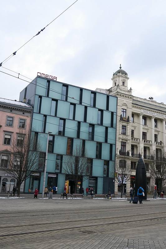 Obchodní palác Omega na náměstí Svobody v Brně stojí patnáct let.