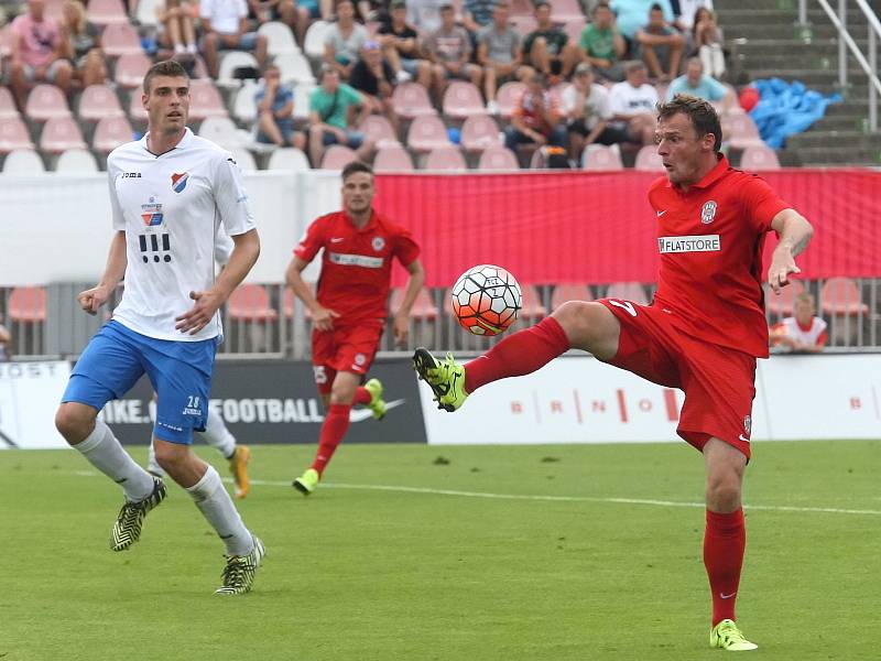 Fotbalisté Zbrojovky Brno (v červeném) porazili Baník Ostrava 2:1.