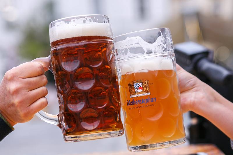 Pivní festival Oktoberfest na Zelném trhu potrvá celý víkend. Návštěvníci se mohou těšit na piva čepovaná do tupláků po vzoru mnichovské pivní slavnosti.