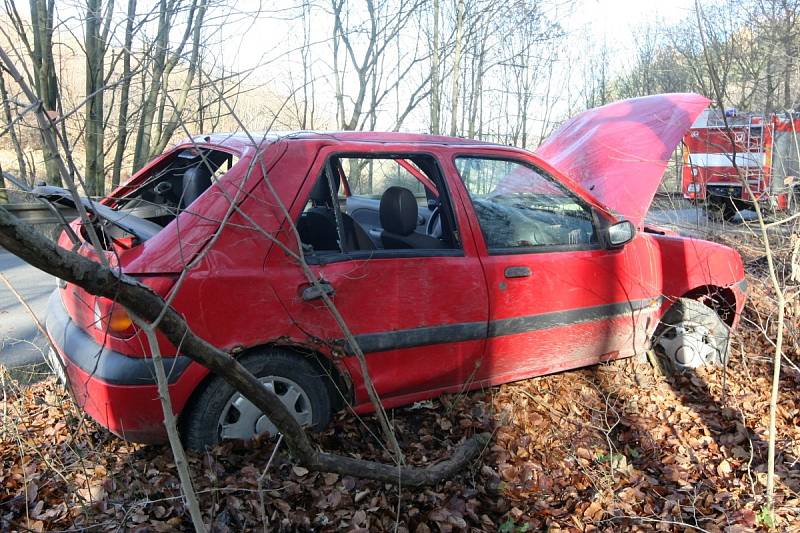 Nehoda auta mezi obcemi Ochoz u Brna a Březina.