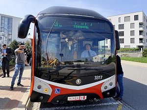 Na Sadovou a do Soběšic začne v Brně pravidelně jezdit parciální trolejbus. Část trasy s využitím trolejového vedení, část na baterie.