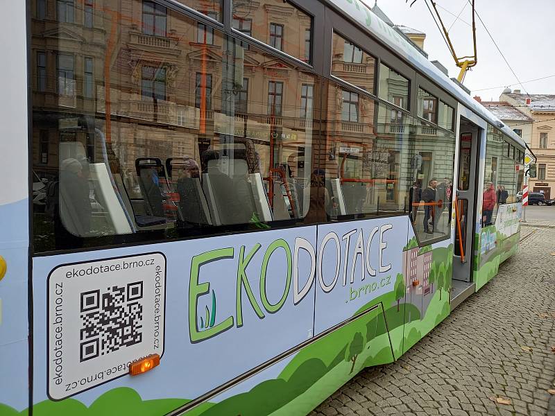 Speciální tramvaj odkazuje na kampaň Připrav Brno, upozorňuje také na snahu města snižovat emise oxidu uhličitého. Městskými ulicemi jezdí od úterý.