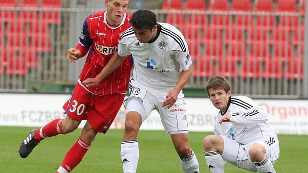 Fotbalisté Zbrojovky Brno v utkání s Hradcem Králové.