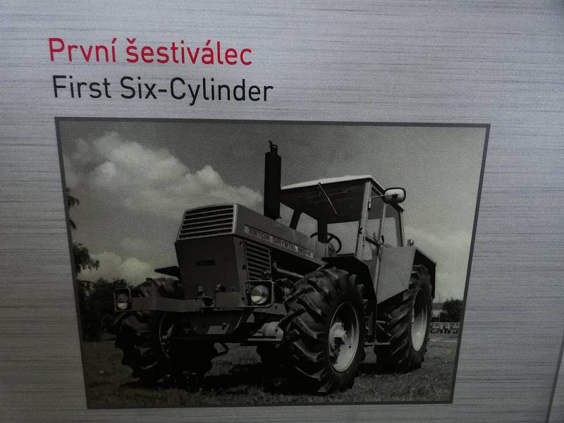 Zetor Gallery se nachází v brněnské Líšni a lidé zde najdou expozici historických traktorů.