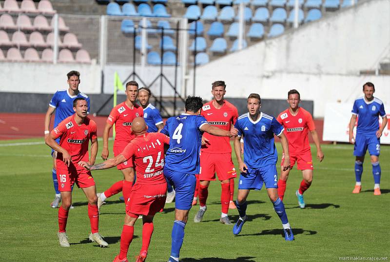 28. kolo F:NL: FC Slavoj Vyšehrad (modrá) - FC Zbrojovka Brno (červená)