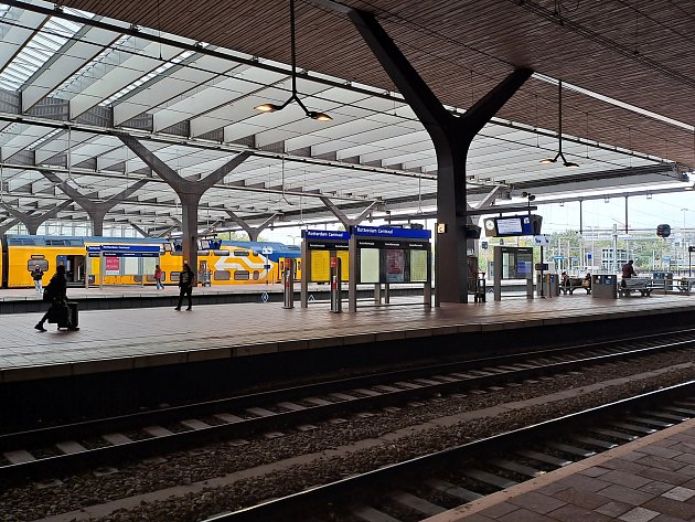 Hlavní vlakové nádraží v nizozemském Rotterdamu. Vzniklo i na základě návrhu architektů Benthem Crouwel Architects.