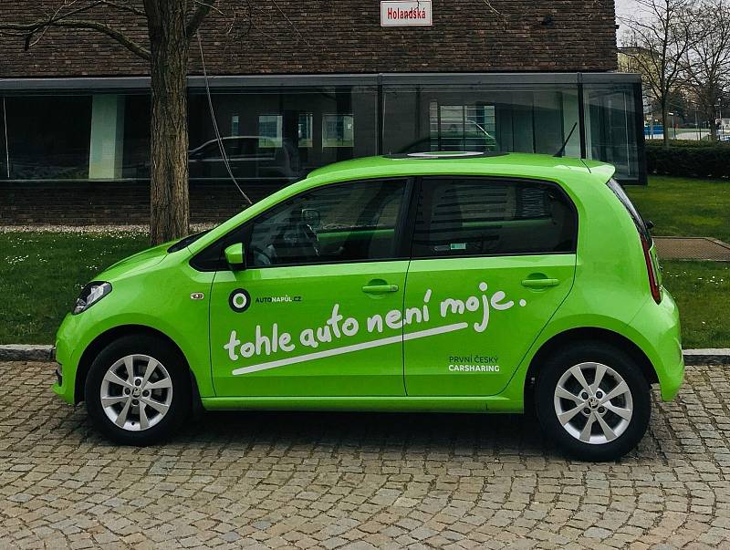 Po elektrokolech nebo koloběžkách začali lidé v Brně využívat také sdílená auta. V současnosti nabízí své služby na území města tři provozovatelé.