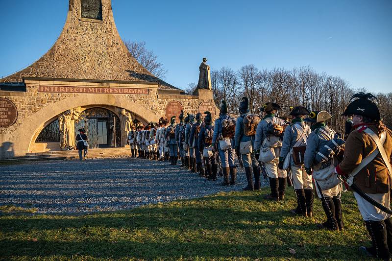 Letošní pietní akce připomínající Bitvu u Slavkova jsou sice zrušeny, ale skupina nadšenců z klubů vojenské historie podnikla svoji každoroční akci.