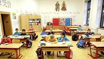 Brněnská základní a mateřská škola ve Staňkově ulici spojuje děti různých národností z víc než třiceti zemí po celém světě.