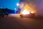 V brněnské Líšni o víkendu hořely dva automobily. Výše škod je aktuálně v šetření.