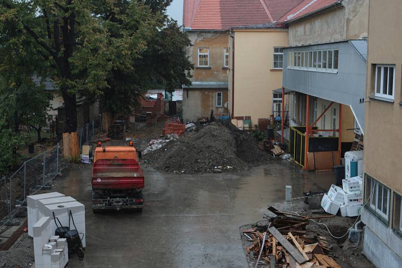 Rekonstrukci, která vyjde na jedenáct milionů korun, platí město. Víc než tři čtvrtiny kryjí evropské fondy. Teď však hrozí, že téměř devítimilionovou dotaci kvůli zpoždění Brno nezíská.