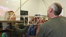 Vzdělávání na průmyslové škole stavební. Loni tam studenti testovali nosnost špejlových mostů.