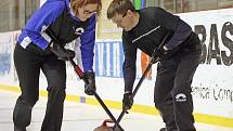 Turnaj v curlingu v Hokejové hale dětí a mládeže za Lužánkami.