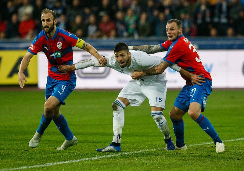 FC Baník Ostrava - FC Viktoria Plzeňzleva Roman Hubník, Patrizio Stronati, Jakub Řezníček