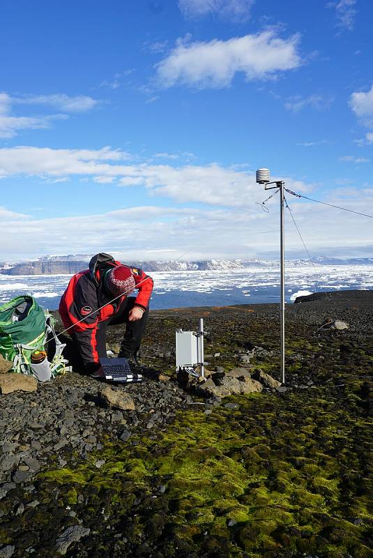 Šestnáctičlennou výzkumnou expedici na Antarktidu vede věděc Filip Hrbáček z brněnské Masarykovy univerzity.