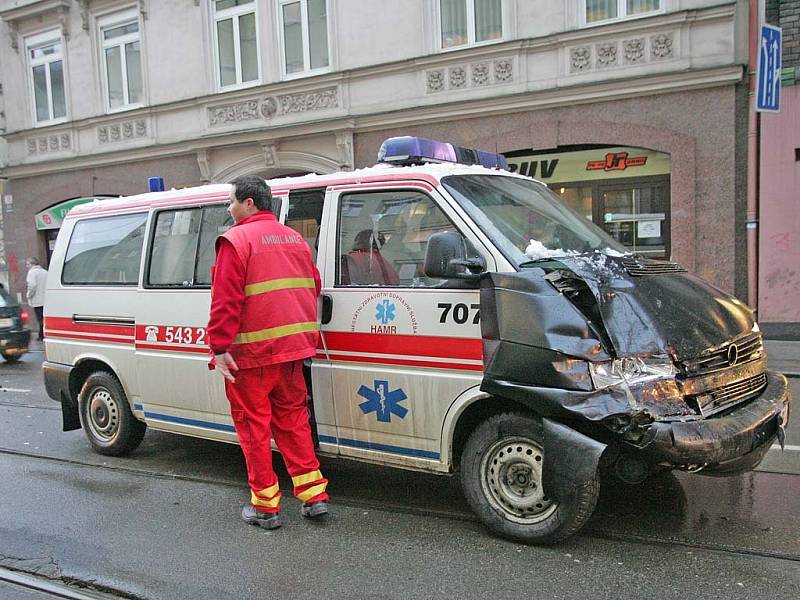 Dopravní nehoda v ulici Milady Horákové.