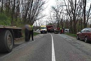 Vážná nehoda uzavřela silnici mezi Ivančicemi a Oslavany.