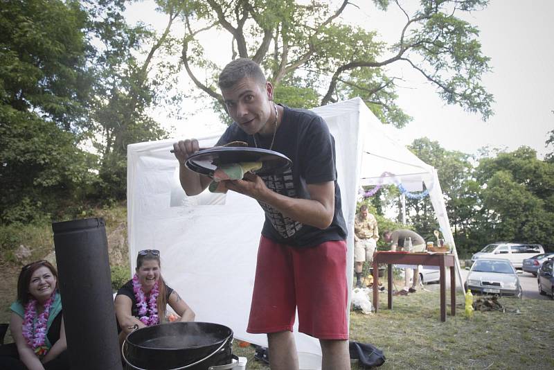 Již popáté se v okolí sokolovny v Lelekovicích na Brněnsku lidé sešli při soutěži Lelešus.