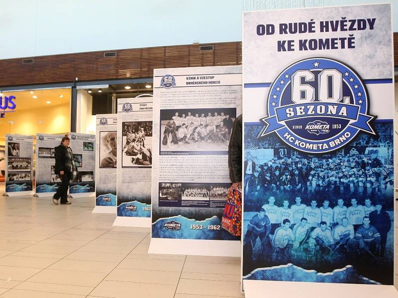Výstava o současnosti a historii hokejové Komety odstartovala ve středu odpoledne v Avion Shopping Parku. 