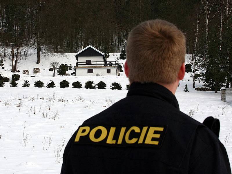 Policisté v Doubravníku kontrolovali chatky.