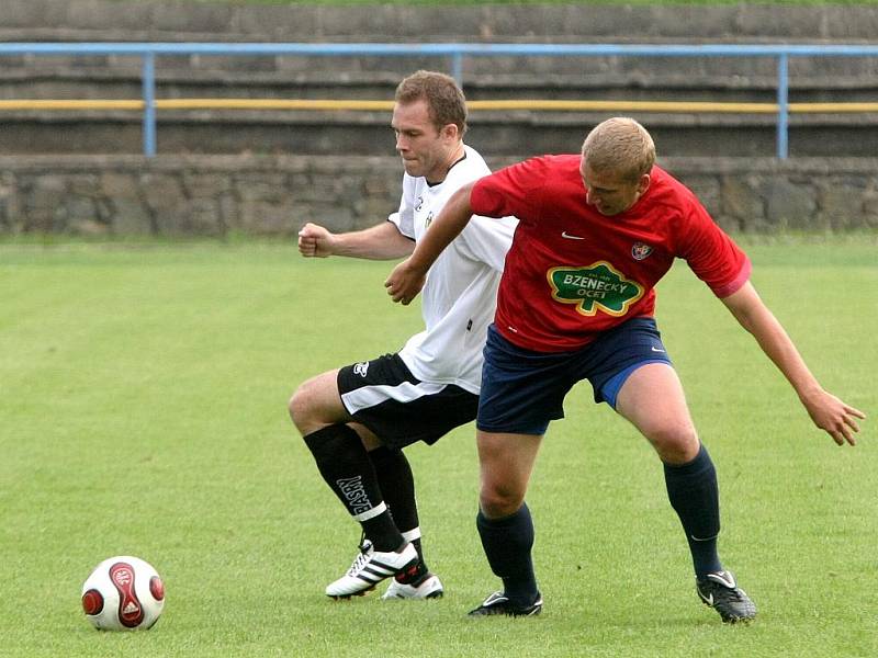 Bohunice slaví postup v krajském přeboru, Zbýšov (v bílém) prohrál s Boskovicemi 1:4.