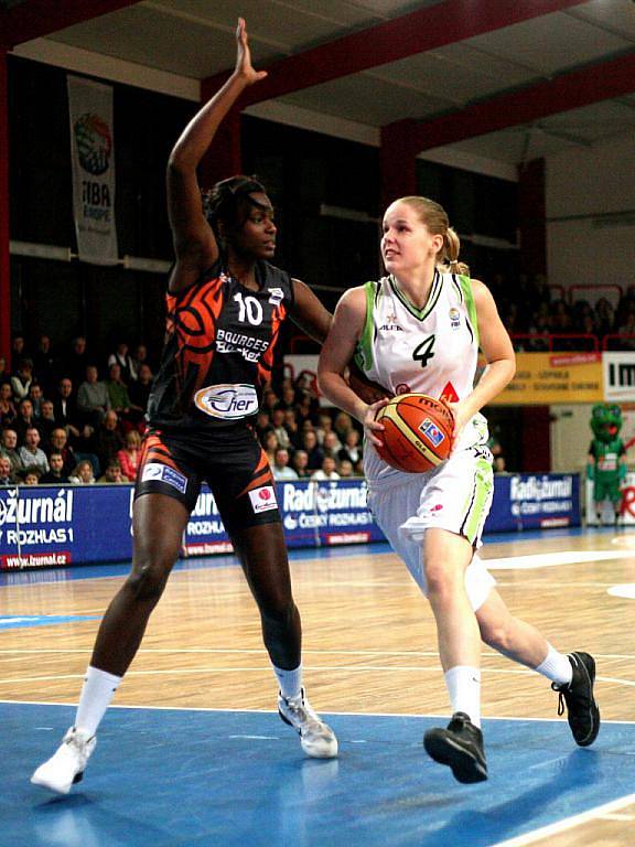 Hráčky Frisca Sika Brno podlehly na domácí palubovce basketbalistkám Bourges 62:67.