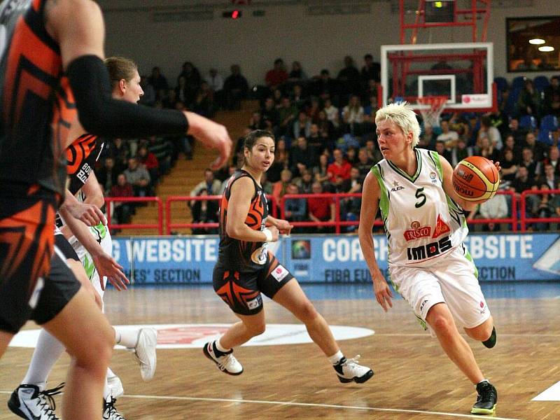 Hráčky Frisca Sika Brno podlehly na domácí palubovce basketbalistkám Bourges 62:67.