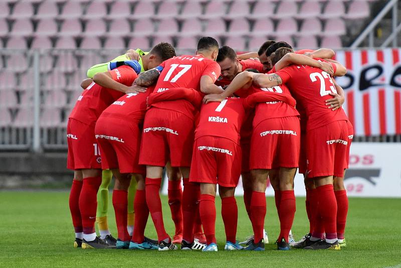 Rosice 28.09.2019 - domácí FC Zbrojovka Brno (červená) proti FC Hradec Králové