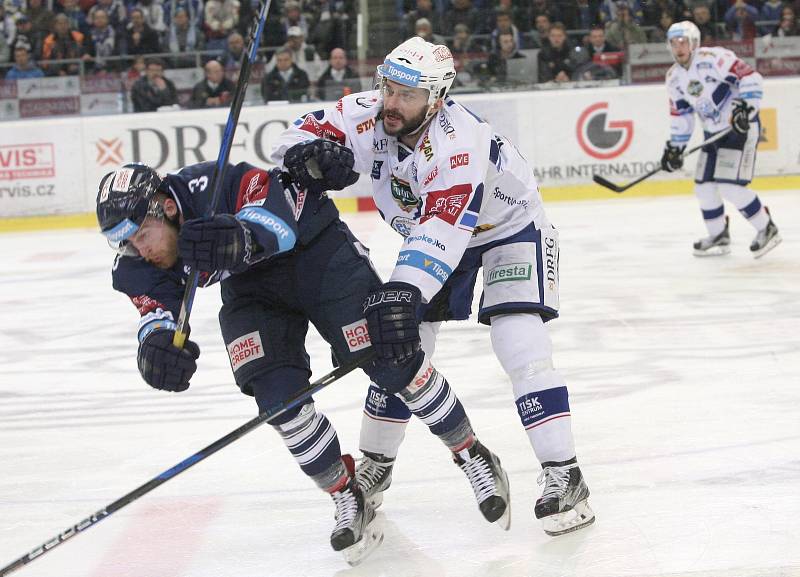 Hokejisté brněnské Komety ovládli třetí finálové utkání 3:0 a stejným poměrem vedou i v celé sérii s Libercem hrané na čtyři vítězství.