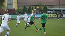 Líšeňští fotbalisté (v bílém) zdolali Příbram na domácím hřišti 4:1.