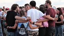 Poslechnout si zpěváka Tomáše Kluse, Davida Kollera nebo kapelu Mirai zamířily v pátek na hrad Veveří stovky lidí