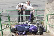 Motorkáře po nehodě v oslavanském Padochově transportoval do nemocnice vrtulník.