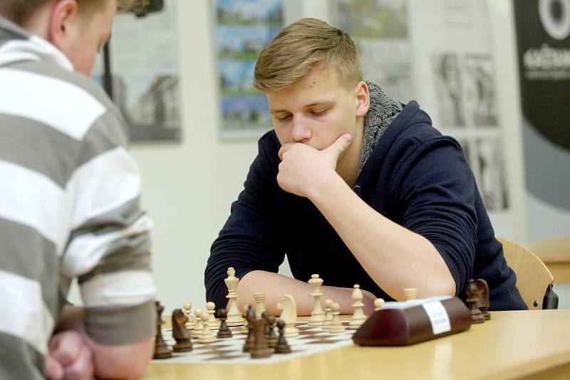 Osm partií v řadě odehráli účastníci šachového turnaje o Pohár děkana Fakulty stavební Vysokého učení technického v Brně. Na turnaj ve čtvrtek 11. února přišlo šestnáct studentů hlavně z brněnských středních škol. 