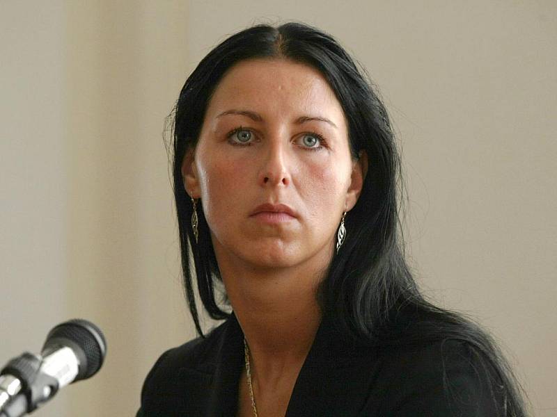 Claudie Salajková u brněnského soudu.