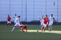 Zbrojovka (v červeném) v přípravě podlehla Podbrezové 1:2.