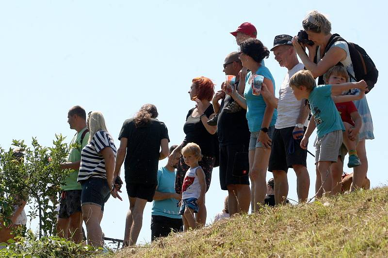 Pestrý program nabídl sobotní Festival na nábřeží. Konal se na několika místech podél řeky Svitavy od Bílovic po Tuřany. Součástí byla i neckyáda.