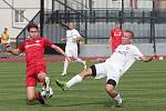 Fotbalisté Bohunic (v červeném) ovládli finálový duel krajského poháru. Lanžhot ve Znojmě porazili 3:2 po penaltovém rozstřelu.