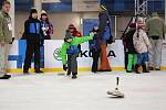 Největší fronty čekají návštěvníci na Olympijském festivalu v Brně na curling.