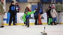 Největší fronty čekají návštěvníci na Olympijském festivalu v Brně na curling.