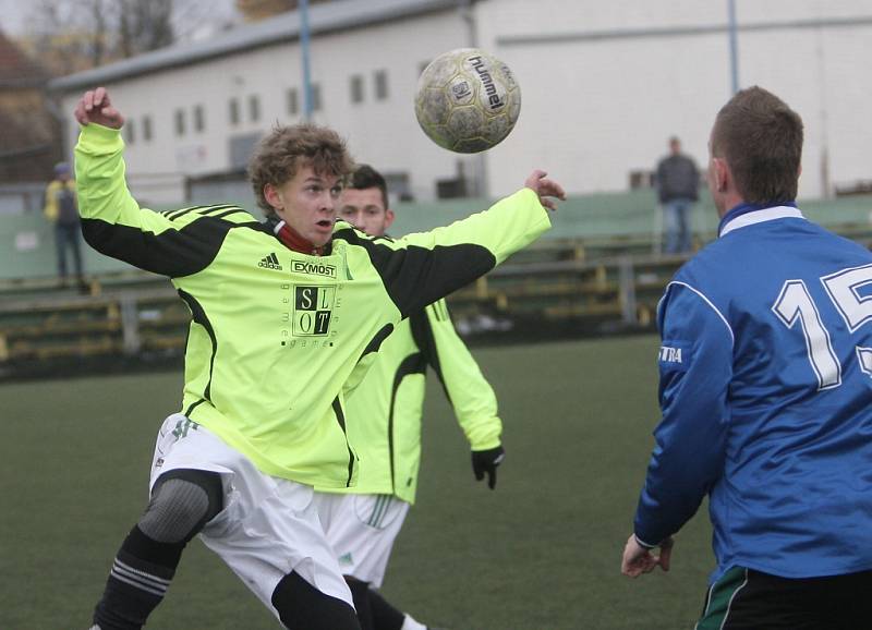 Vyškov (v modrém) na turnaji v Líšni zdolal Bystrc 3:1.