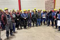 Zaměstnanci Slévárny Kuřim se v pondělí po obědě sešli v jedné z hal, aby dali najevo svůj nesouhlas s podobou konsolidačního balíčku a hrozbou zdražování energií.